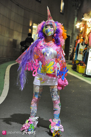 Note the hair pick in the shoe